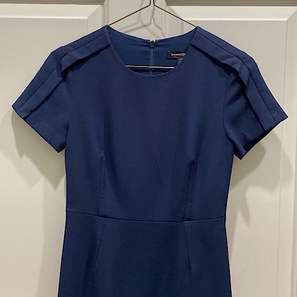 Banana Republic Petite Dark Navy Fit & Flare Short Sleeve Flounce Dress Size 0 - Picture 3 of 11